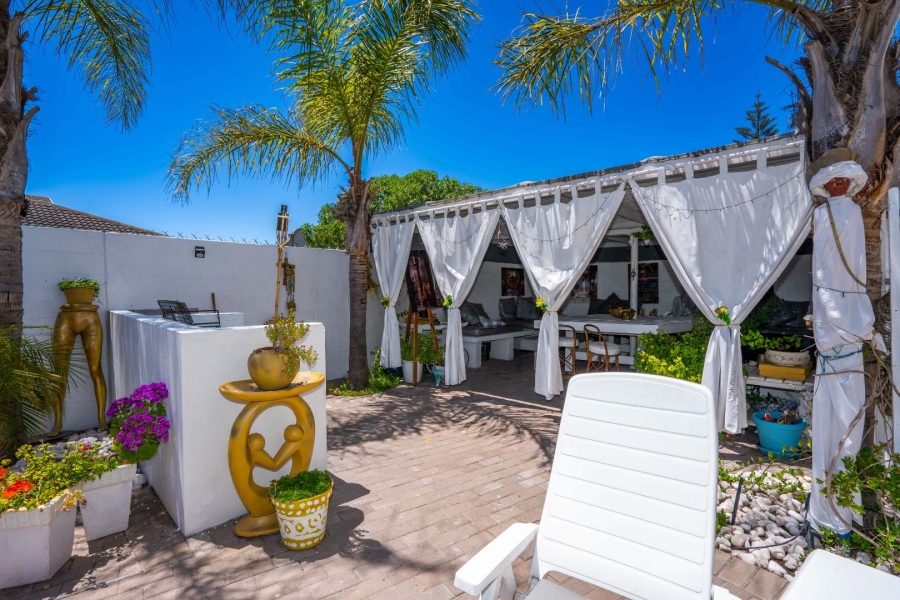 8 Bedroom Property for Sale in Country Club Western Cape